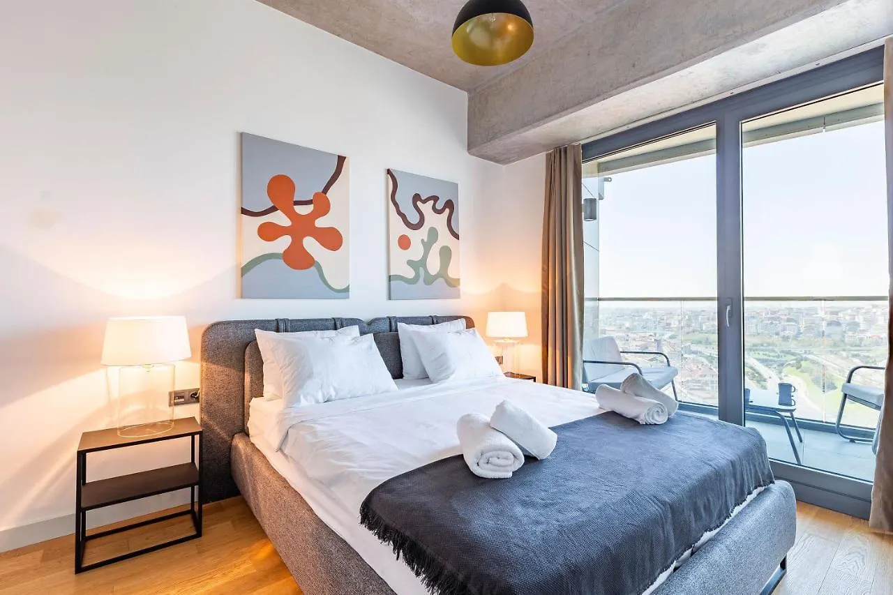 Cozy Flat With City View And Balcony In Sisli Estambul