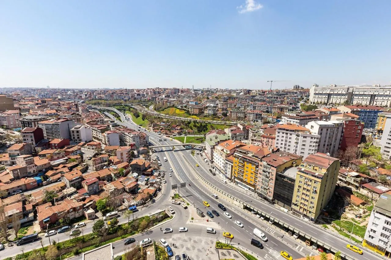 Cozy Flat With City View And Balcony In Sisli Estambul Turquía